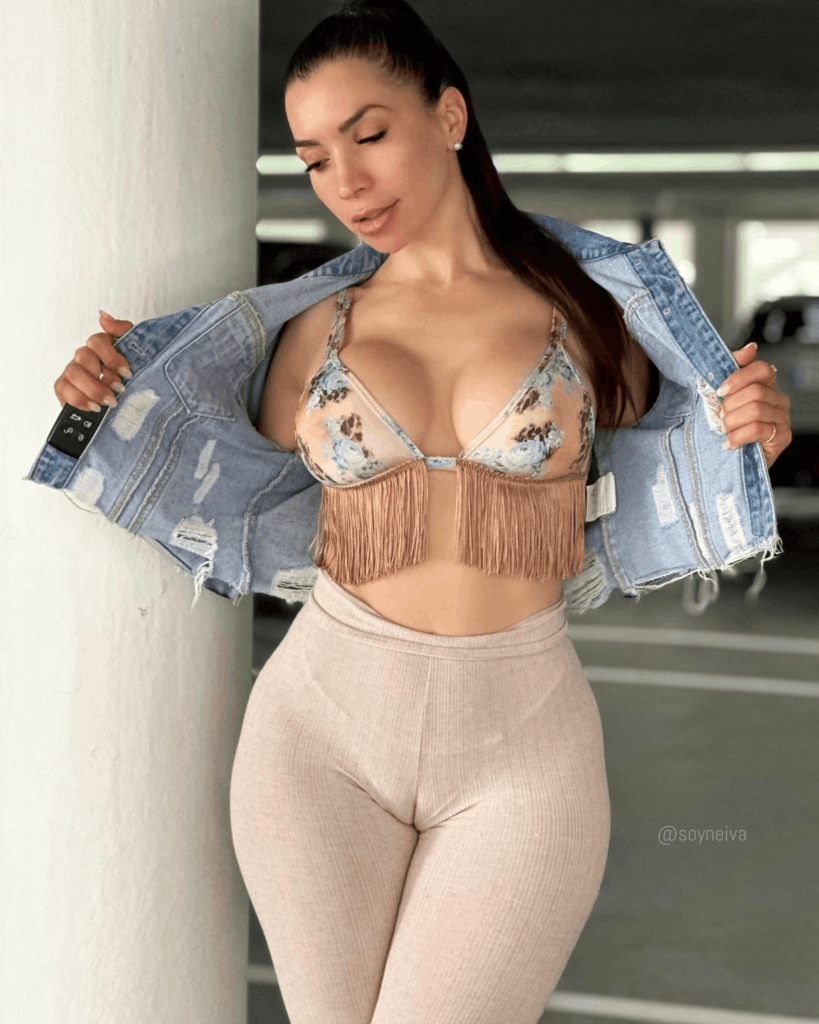 Spanish fitness influencer Neiva Mara posing in athletic and lifestyle apparel.