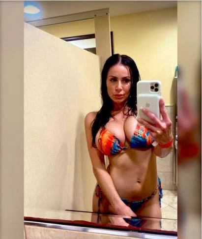 Kendra Lust MILF OnlyFans mirror selfie