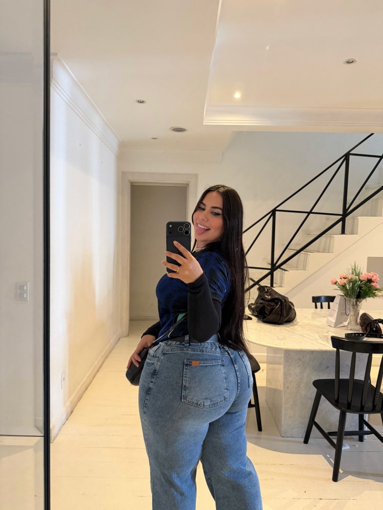 A mirror selfie of Victoria Matosa, recognized as a Thick OnlyFans content creator, posing in jeans.