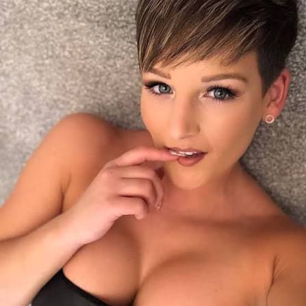 Hannah Brooks posing for a selfie in a black top for the Best Free Trial OnlyFans page