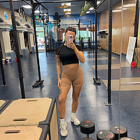Naomi taking a full-body mirror selfie in a gym setting for the Best 18 years old OnlyFans list.