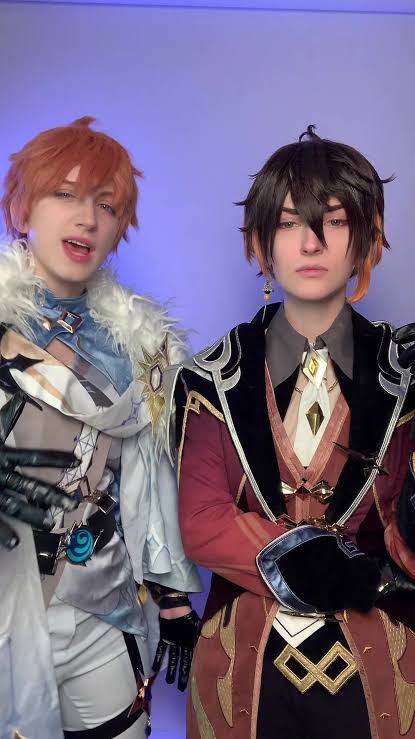 Tartaglia and Zhongli cosplayers in detailed outfits, demonstrating one of the best Genshin Impact cosplay pairings.