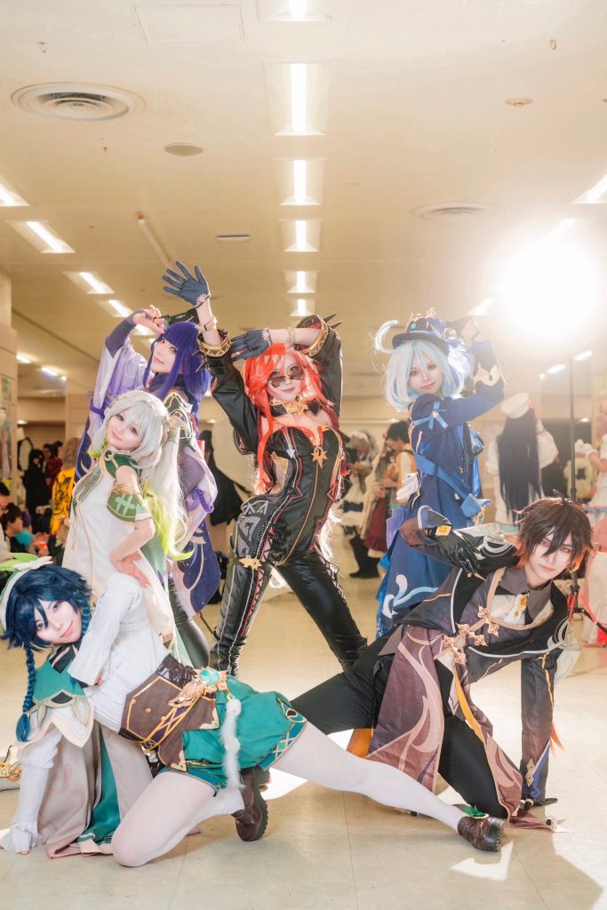 osplayers posing dynamically as the Genshin Impact Archons, highlighting the best Genshin Impact cosplay group assembly.